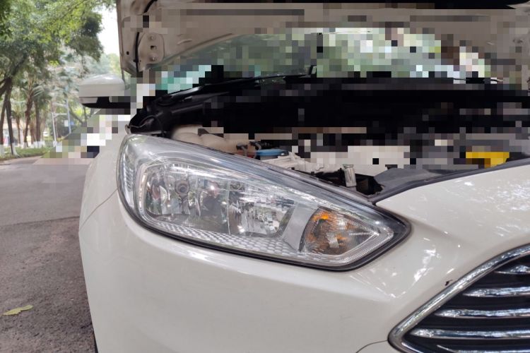 Used Ford Focus 2018 Sedan Classic 1.6L Automatic Trendy SmartDrive Edition Right Front Headlight