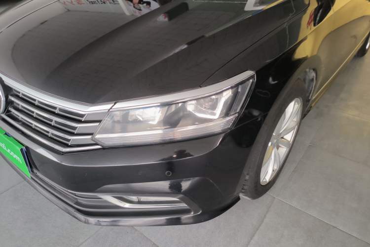 Used Volkswagen Passat 2017 330TSI DSG Luxury Edition Left Front Headlight