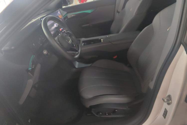 Used Lynk & Co 07 2024 EM-P 126 Long-Range Intelligent Driving Ultra
