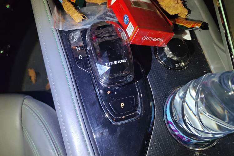 Used Zeekr 001 2022 Ultra-Long Range Dual-Motor YOU Version Gear Lever