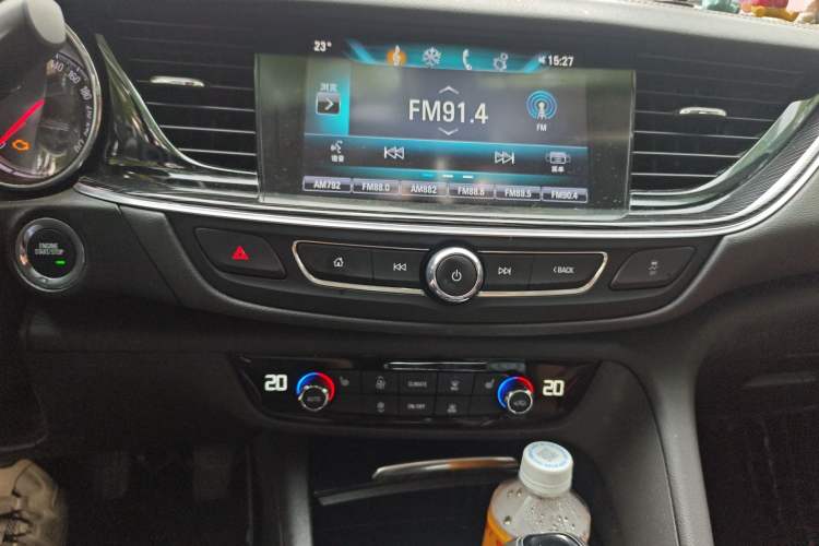 Used Buick Regal 2017 20T Luxury Model Audio And AC Panel