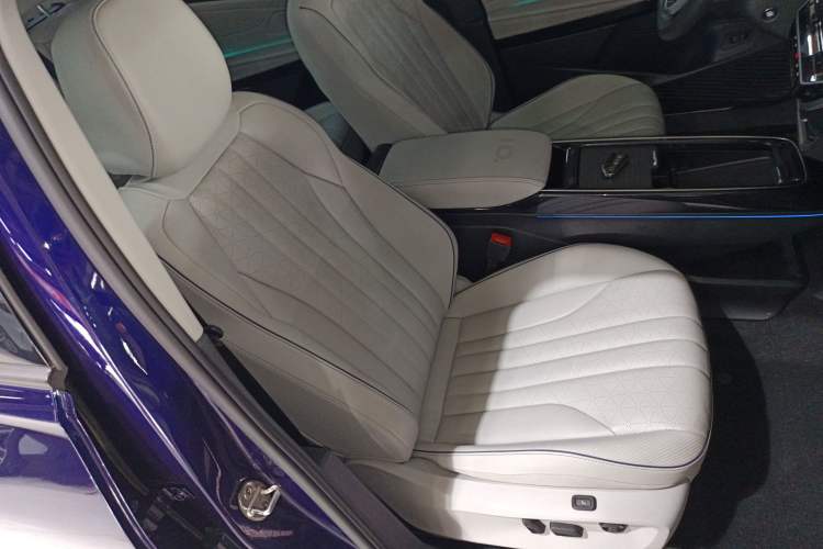 Used Volkswagen ID.6 X 2021 Pro Smart Long-Range Edition Right Front Seat