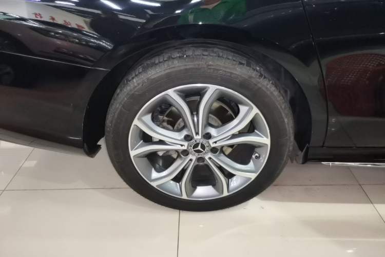 Used Mercedes-Benz E-Class 2020 Restyled E 300 L Sporty and Stylish Edition Right Rear Wheel Hub