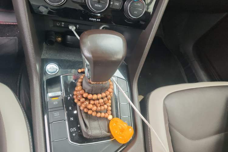 Used Volkswagen Tiguan L 2018 330TSI Automatic Two-Wheel Drive Luxury Edition Gear Lever