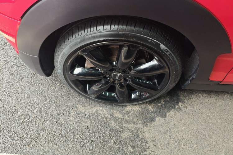 Used MINI Clubman 2016 Revised Version 1.5T COOPER Connoisseur Edition Left Front Wheel Hub