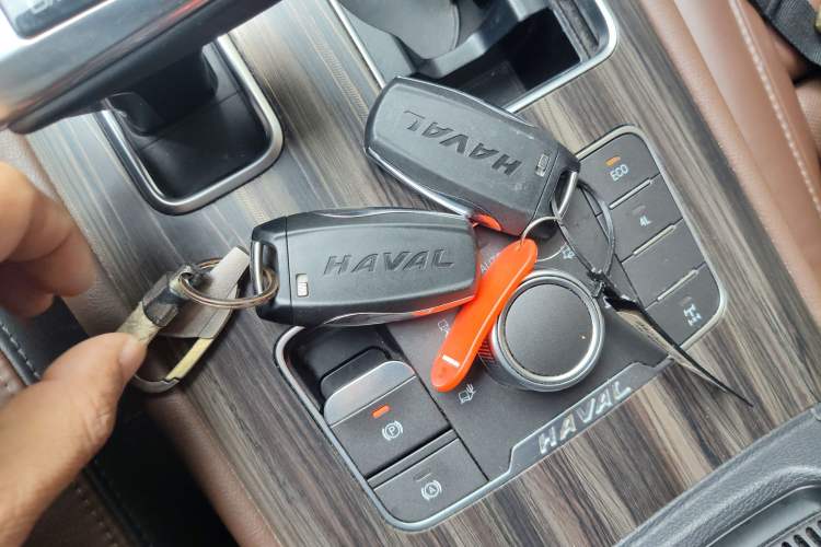 Used Haval H9 2017 2.0T Gasoline 4x4 Prestige Model 7 Seats
