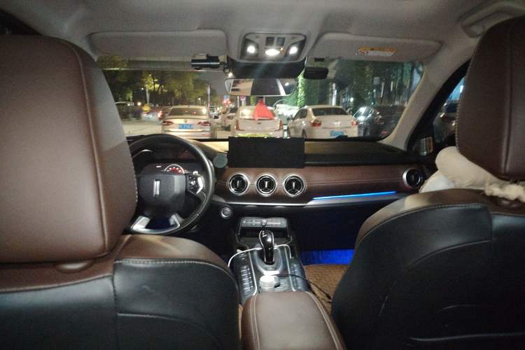 Used Wey VV6 2020 2.0T Two-Wheel Drive Smart Protection+
