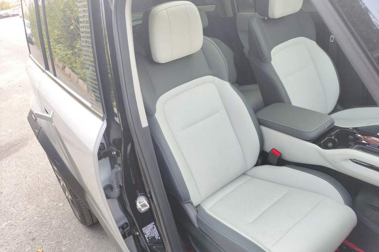 Used iCAR 03 2024 501km Four-wheel Drive Long-Range Advanced Version Right Front Seat