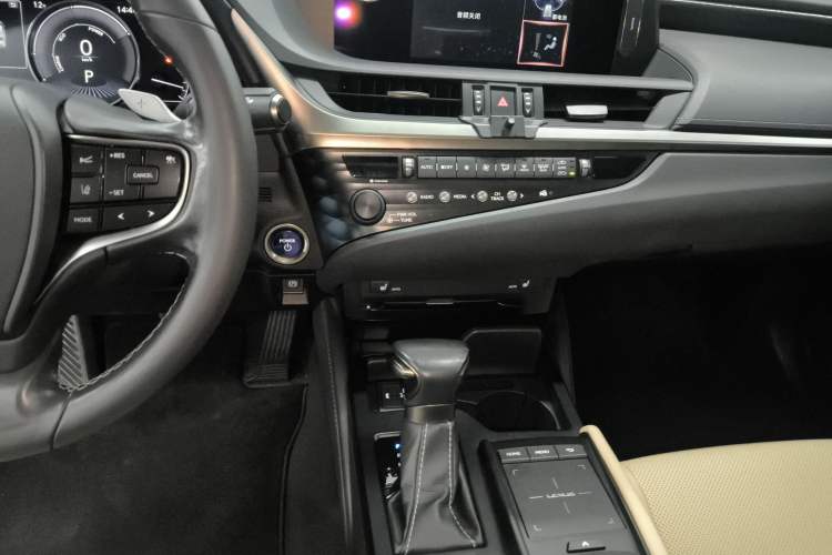 Used Lexus ES 2018 300h Premier Edition China VI Standard