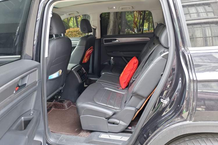 Used Volkswagen Teramont 2017 330TSI Two-Wheel-Drive Luxury Edition Left Rear Seat