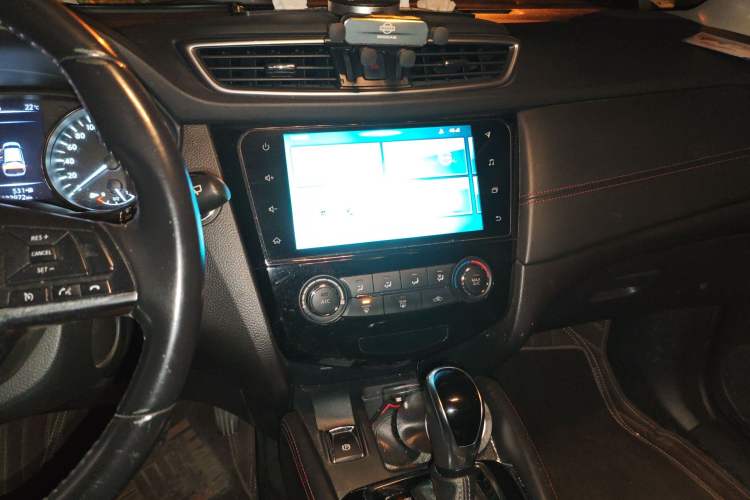 Used Nissan Qashqai 2019 2.0L CVT Luxury Edition Audio And AC Panel