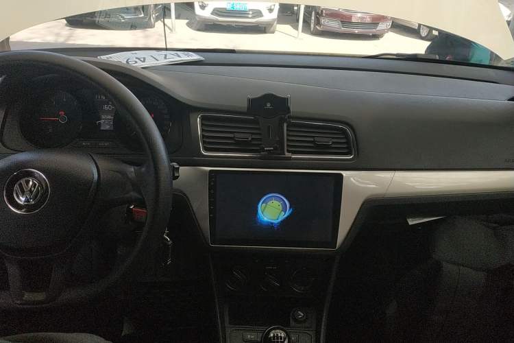 Used Volkswagen Gran Lavida 2015 1.6L Manual Fashion Edition
