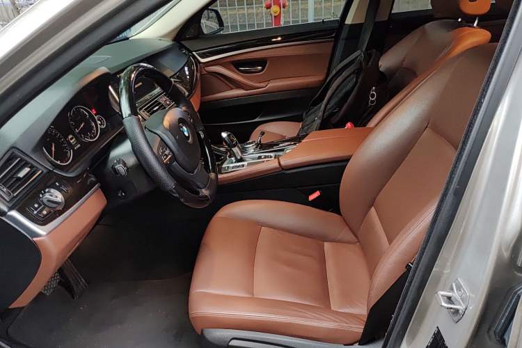 Used BMW 5 Series 2017 528Li Leading Model
