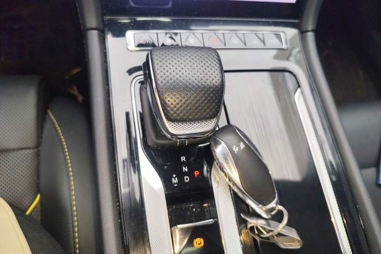 Used Hongqi H6 2023 2.0T ZhiZhen Edition Gear Lever