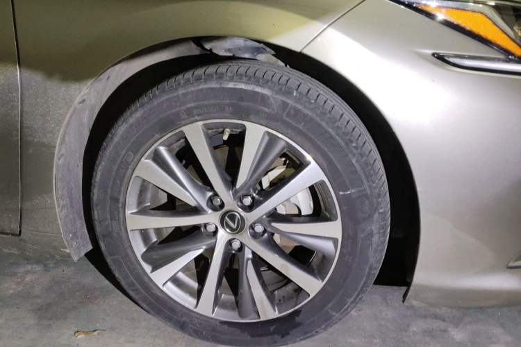 Used Lexus ES 2022 300h Excellence Edition Right Front Wheel Hub