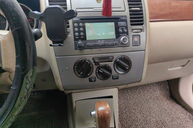 Used Nissan Tiida Sedan 2006 1.6JE AT Audio And AC Panel