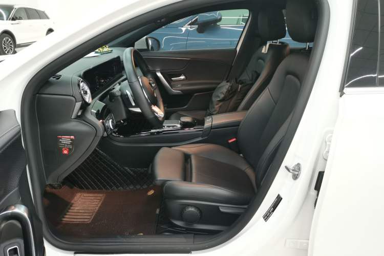 Used Mercedes-Benz A-Class 2022 Second Facelift A 200 L Sport Sedan Fashion Version