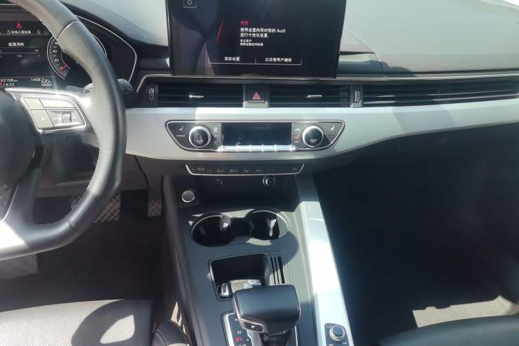 Used Audi A4L 2022 40 TFSI Luxury Dynamic Model
