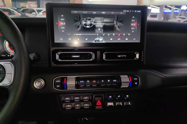 Used 212 T01 2024 2.0T Explorer
