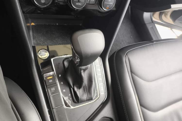 Used Volkswagen Tiguan L 2020 330TSI Automatic Two-Wheel Drive Smart Luxury Edition China VI Standard Gear Lever