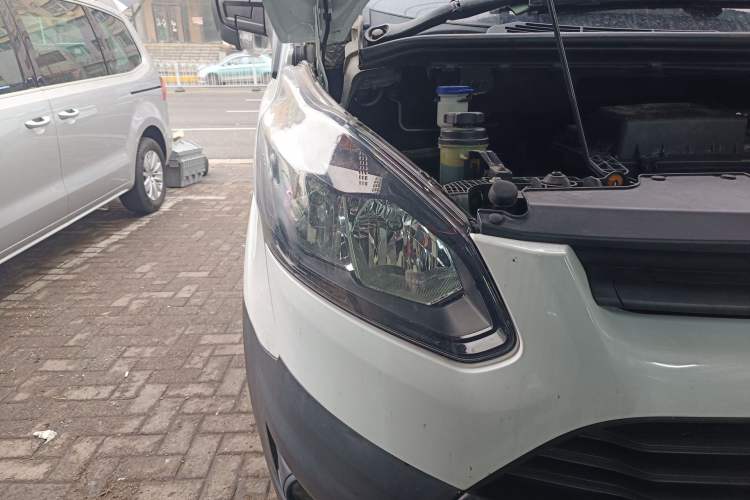 Used Ford Transit 2017 2.0T Diesel Multi-Function Commercial Vehicle Short Wheelbase Mid-Roof China V Standard
