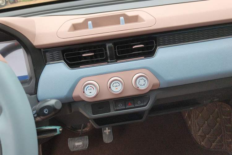 Used Chery QQ Ice Cream 2024 170km Sundae Audio And AC Panel