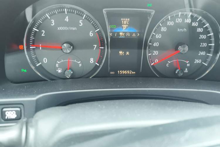 Used Toyota Crown 2015 2.0T Fashion Edition Odometer Close Up