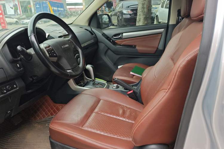 Used Isuzu D-MAX 2018 3.0T Four-Wheel Drive Automatic Ultra-Luxury Version 4JJ1-TC HI