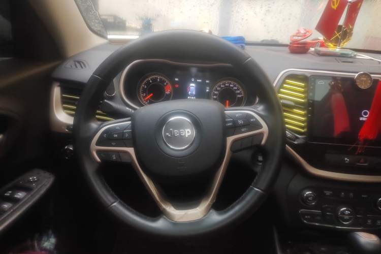 Used Jeep Cherokee 2016 2.0L Superior Edition
