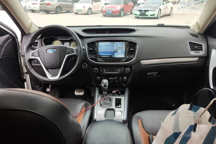 Used Geely Auto Vision X6 2016 1.3T CVT Flagship Model Center Console