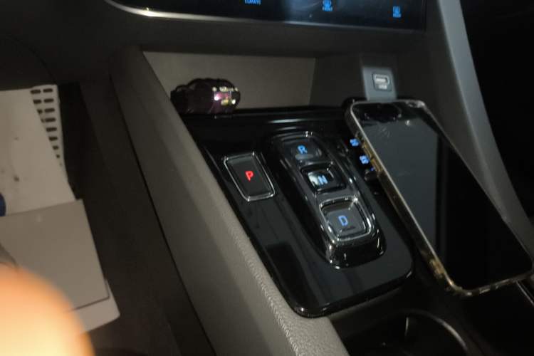 Used Hyundai Sonata 2022 380TGDi Automatic 20th Anniversary Edition Gear Lever