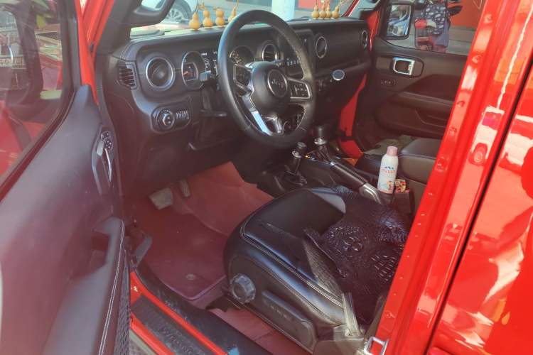 Used Jeep Wrangler 2019 2.0T Sahara Four-Door Version China VI Emission Standard
