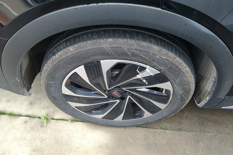 Used Hongqi HS7 PHEV 2024 2.0T PHEV Four-Wheel Drive Flagship Edition 6 Seats Right Rear Wheel Hub