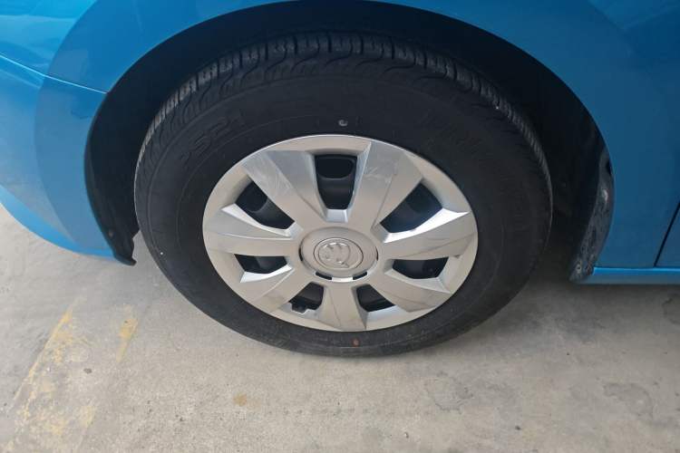 Used Skoda Fabia 2015 1.4L Automatic Front-Drive Model Left Front Wheel Hub