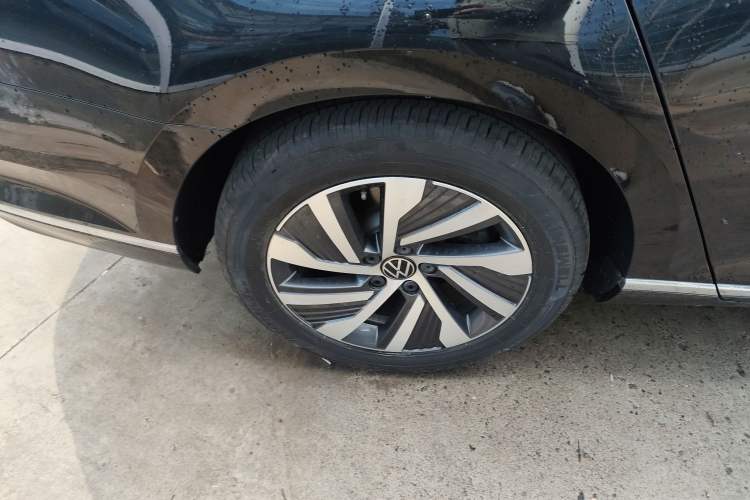 Used Volkswagen Magotan GTE Plug-in Hybrid 2022 GTE Luxury Model Right Rear Wheel Hub