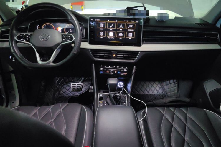 Used Volkswagen Tiguan L 2022 330TSI Automatic Two-Wheel Drive R-Line Enhanced Edition Center Console