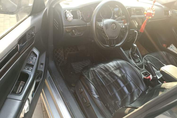 Used Volkswagen Sagitar 2015 230TSI Automatic Luxury Model
