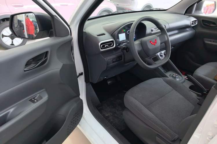 Used Wuling Hongguang New Energy 2024 All-Electric Model 300KM Practical Version
