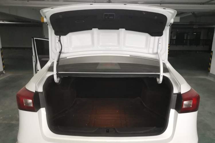 Used Roewe 360 2017 1.5L Automatic Smart Screen Version Trunk