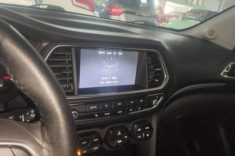 Used GAC Trumpchi GS4 2017 235T Manual Two-Wheel Drive Luxury Edition Audio And AC Panel