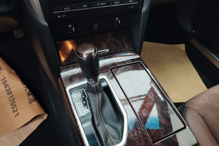 Used Toyota Camry 2016 2.5G 10th Anniversary Deluxe Navigation Edition
