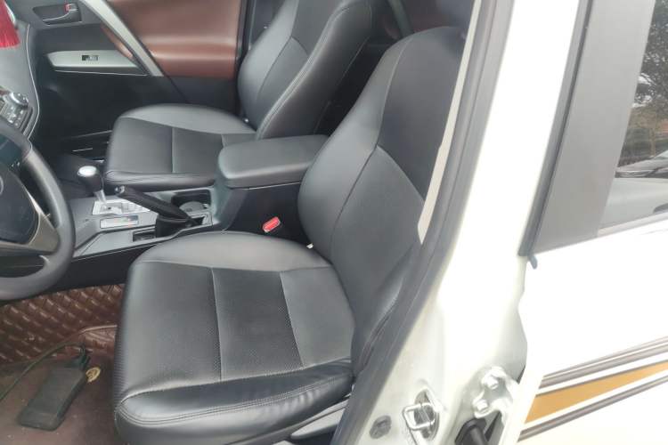 Used Toyota RAV4 2019 2.0L CVT Two-Wheel Drive Pioneer Edition China V Standard
