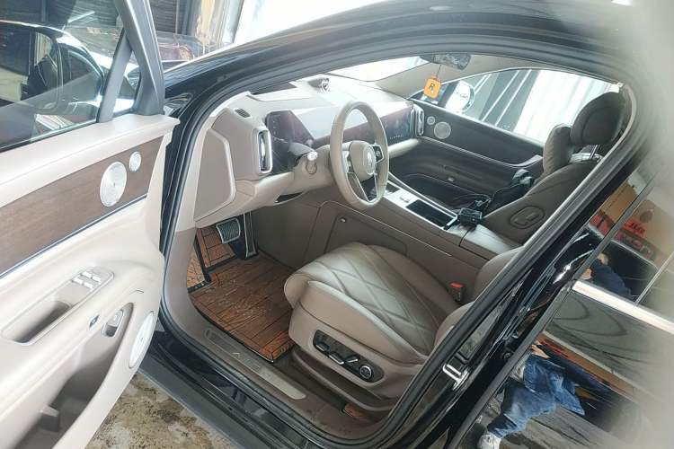 Used Hima AITO M9 2025 Extended-Range Ultra Version 52 kWh 6-Seater