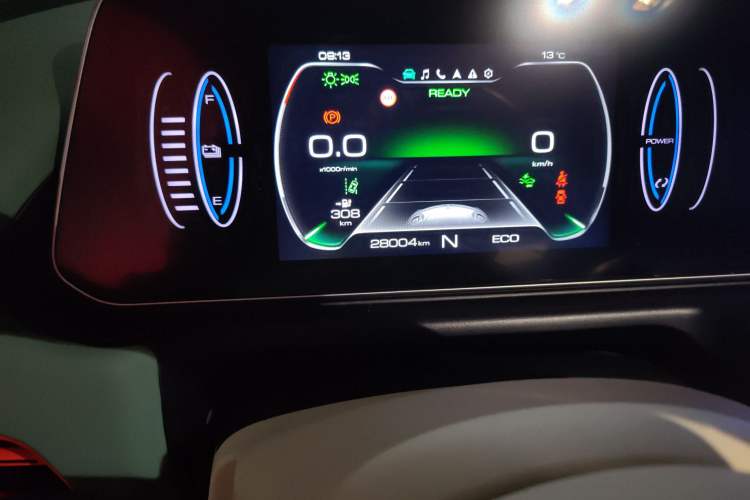 Used ORA Good Cat 2023 401 km Standard Range Premium Version Lithium Iron Phosphate Odometer Close Up