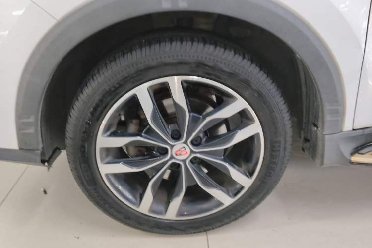 Used Roewe RX5 2016 20T Two-Wheel Drive Automatic Internet Smart Edition Left Front Wheel Hub