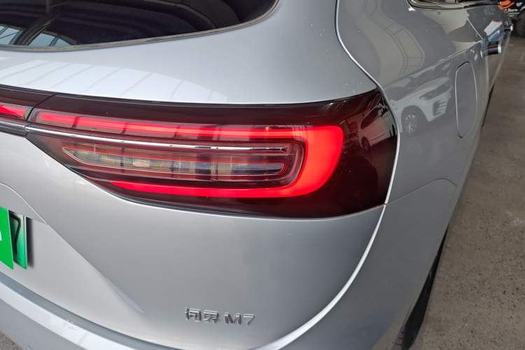 Used Hima AITO M7 2024 1.5T Rear-Drive Plus Version 5 Seats Right Rear Taillight