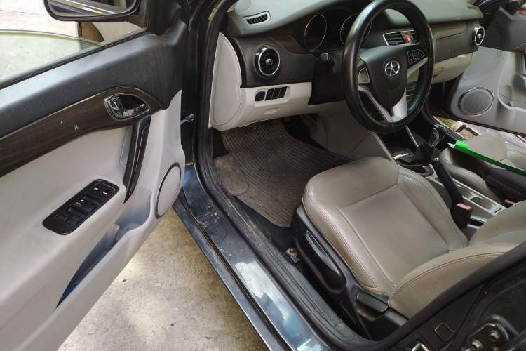 Used JAC Heyue 2014 1.5L Manual Luxury Version China IV Standard
