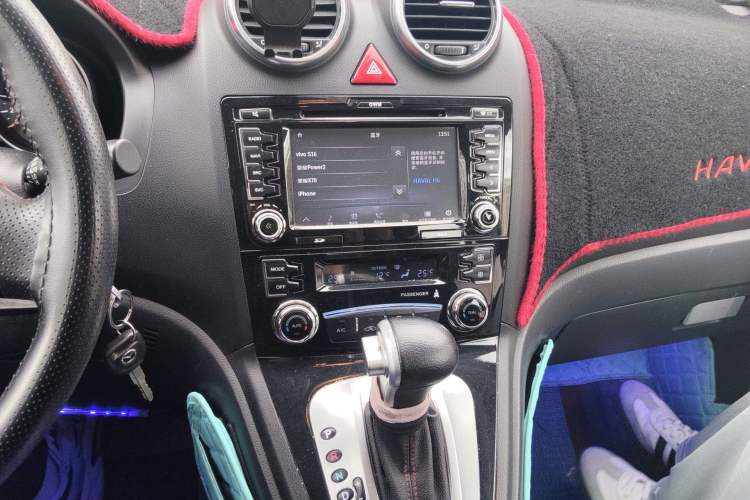 Used Haval H6 2013 Upgraded Model 2.4L Automatic Two-Wheel Drive Elite Version Audio And AC Panel