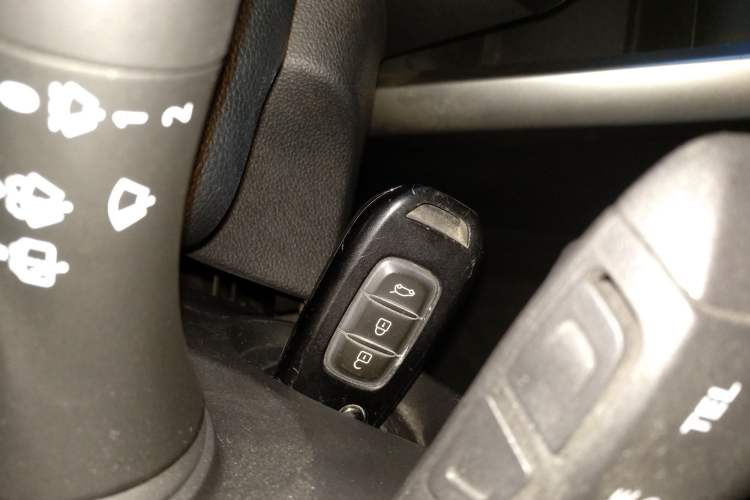 Used Renault Kadjar 2017 2.0L Two-Wheel Drive Fashion Edition Interior 1