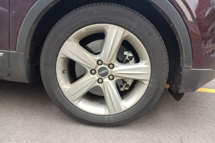 Used Lincoln MKC 2014 2.0T Two-Wheel Drive Deluxe Edition Right Front Wheel Hub